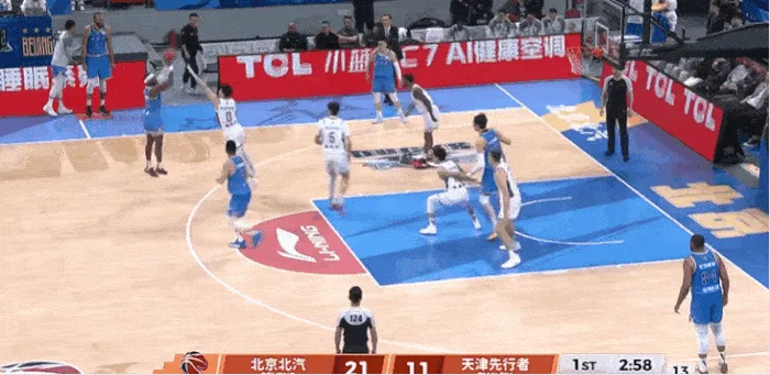 乐鱼app-杰曼顶投三分再中连拿8分，首节北京三分6投全中